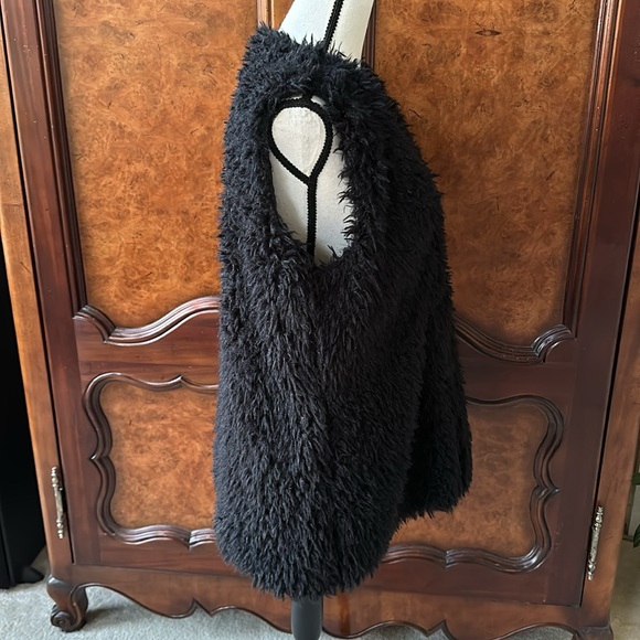 Ambiance Faux Fur Vest - Picture 5 of 10